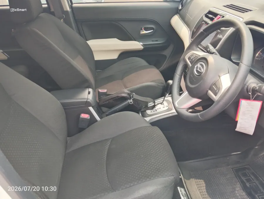 Foto Mobil Bekas Kabin Depan Daihatsu Terios 1.5 tahun 2018