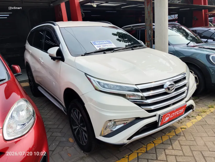 Foto Mobil Bekas Kanan Depan Daihatsu Terios 1.5 tahun 2018