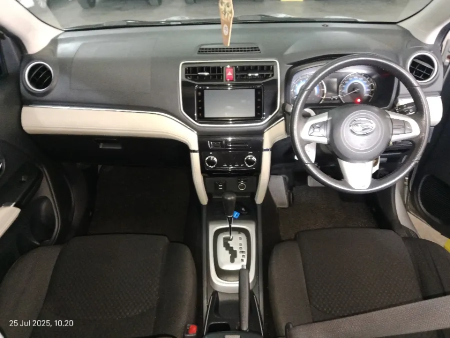 Foto Mobil Bekas Dashboard Daihatsu Terios 1.5 tahun 2019