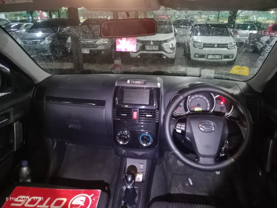 Foto Mobil Bekas Dashboard Daihatsu Terios 1.5 Adventure R tahun 2016