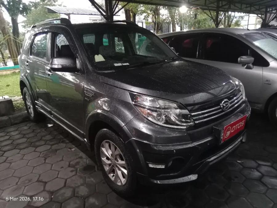 Foto Mobil Bekas Kanan Depan Daihatsu Terios 1.5 Adventure R tahun 2016