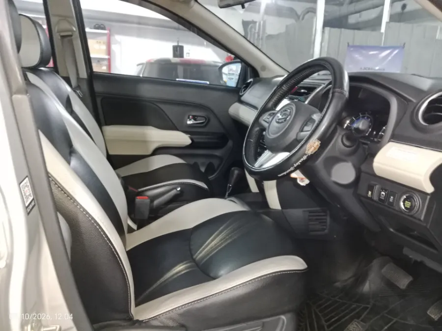 Foto Mobil Bekas Kabin Depan Daihatsu Terios 1.5 Adventure R tahun 2020