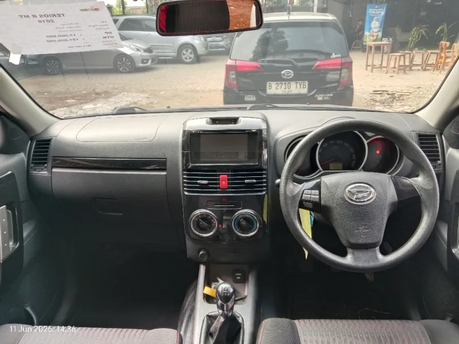 Foto Mobil Bekas Dashboard Daihatsu Terios 1.5 R tahun 2016