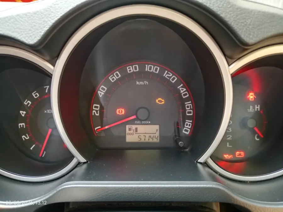 Foto Mobil Bekas Odometer Daihatsu Terios 1.5 R tahun 2016