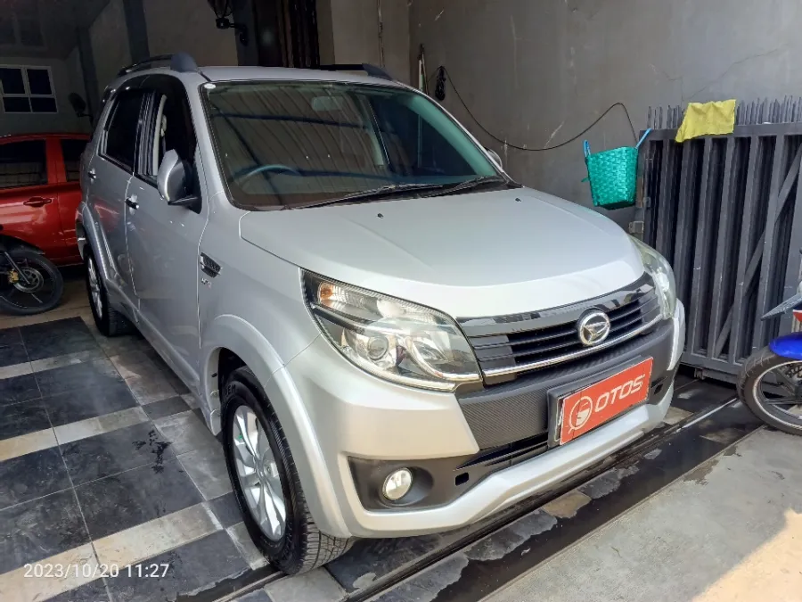 Foto Mobil Bekas Kanan Depan Daihatsu Terios 1.5 R tahun 2017