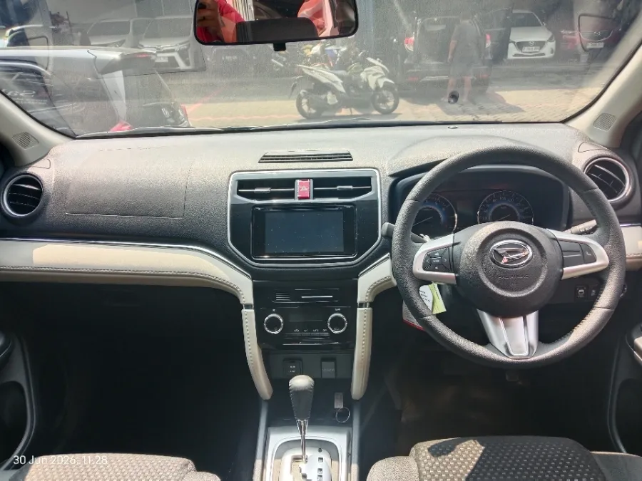 Foto Mobil Bekas Dashboard Daihatsu Terios 1.5 R tahun 2018