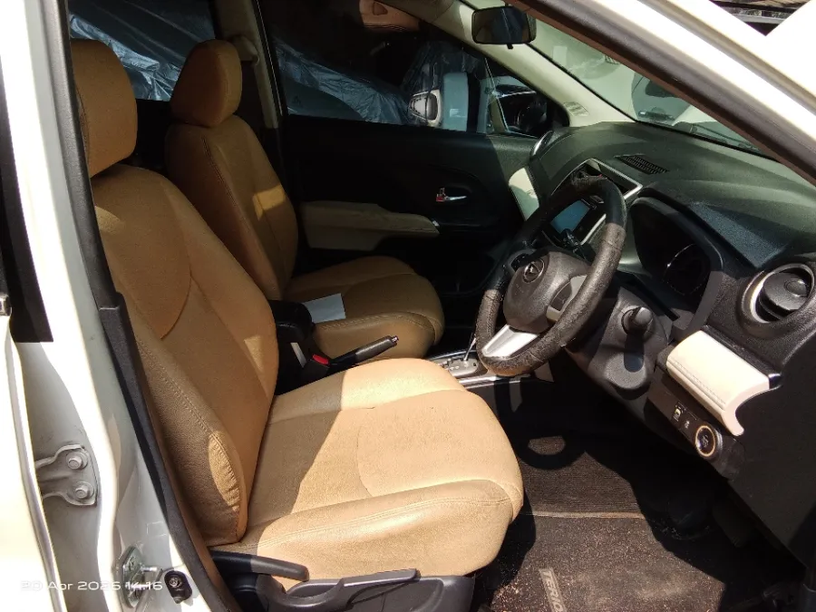 Foto Mobil Bekas Kabin Depan Daihatsu Terios 1.5 R tahun 2018