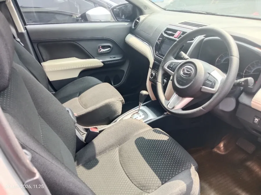 Foto Mobil Bekas Kabin Depan Daihatsu Terios 1.5 R tahun 2018