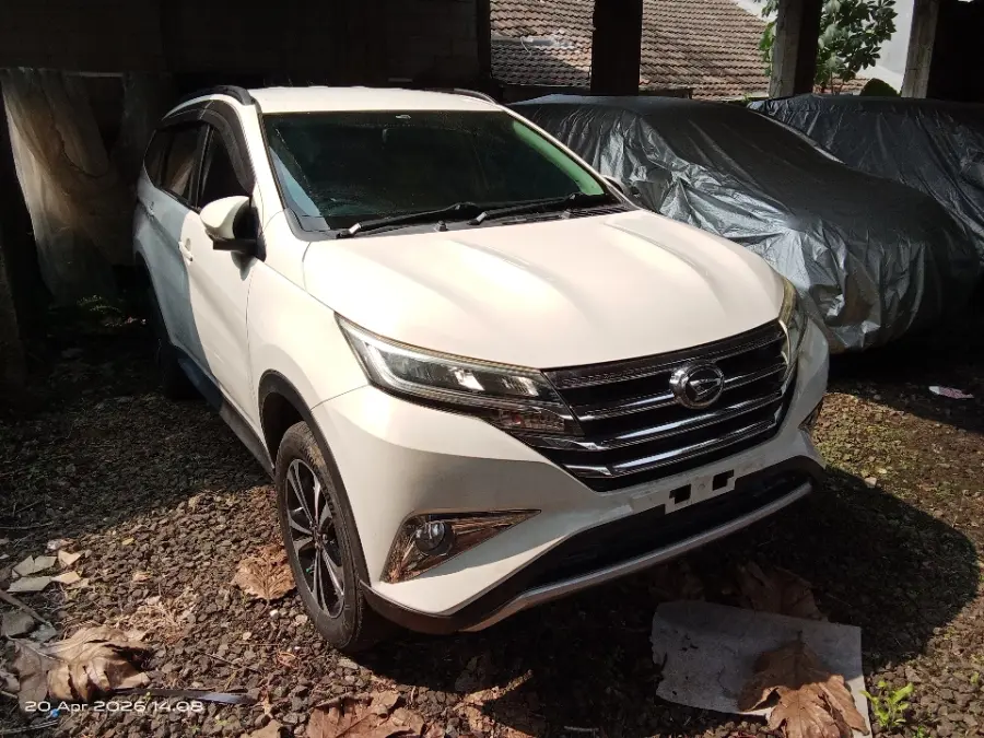 Foto Mobil Bekas Kanan Depan Daihatsu Terios 1.5 R tahun 2018