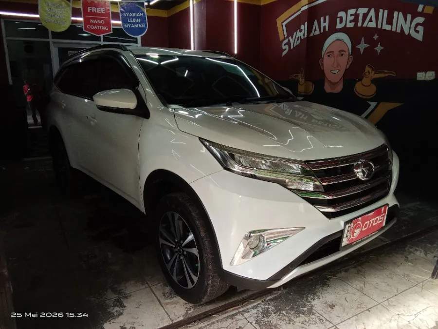 Foto Mobil Bekas Kanan Depan Daihatsu Terios 1.5 R tahun 2018
