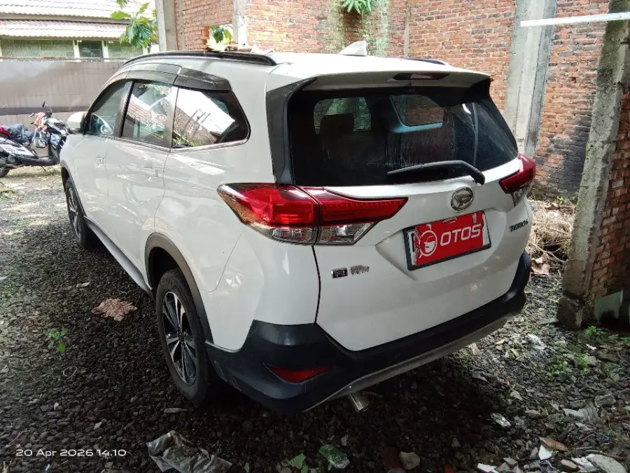 Foto Mobil Bekas Kiri Belakang Daihatsu Terios 1.5 R tahun 2018