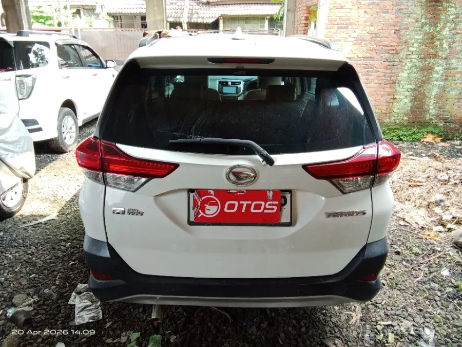 Foto Mobil Bekas Tampak Belakang Daihatsu Terios 1.5 R tahun 2018