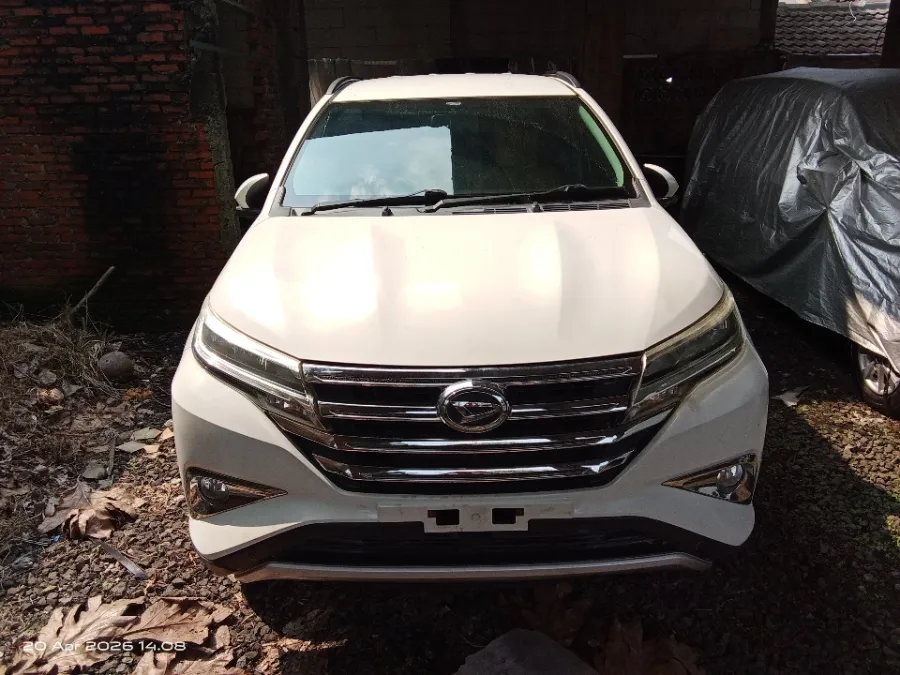 Foto Mobil Bekas Tampak Depan Daihatsu Terios 1.5 R tahun 2018