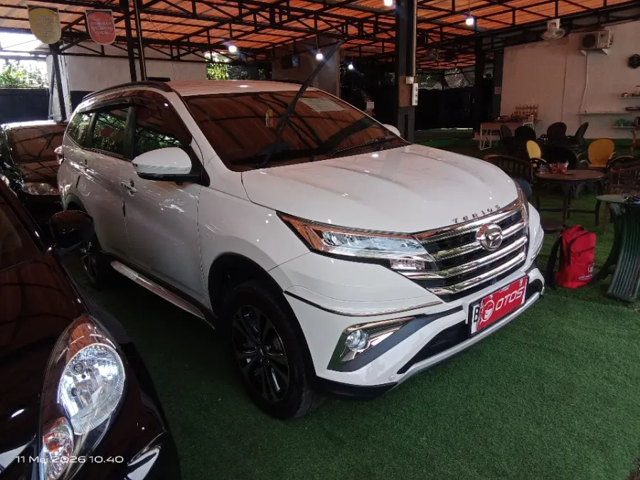 Foto Mobil Bekas Kanan Depan Daihatsu Terios 1.5 R tahun 2020