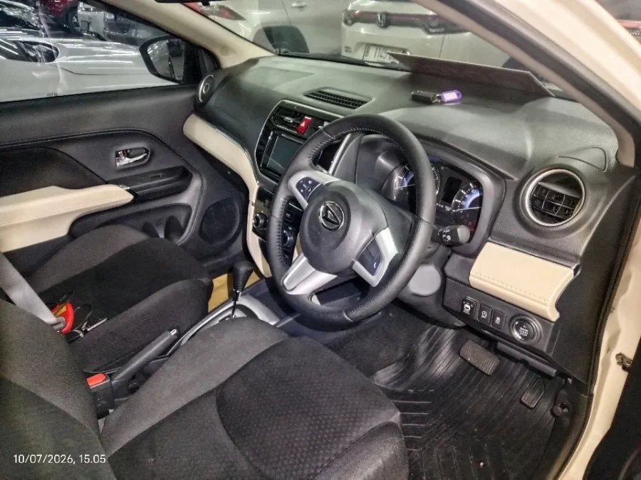 Foto Mobil Bekas Kabin Depan Daihatsu Terios 1.5 R tahun 2021