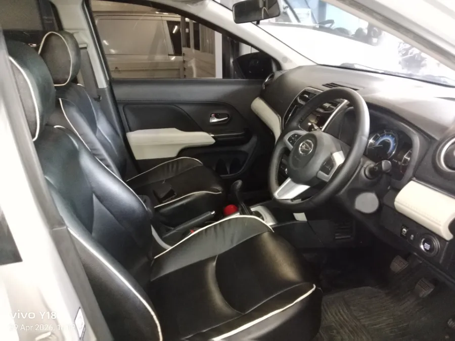 Foto Mobil Bekas Kabin Depan Daihatsu Terios 1.5 R tahun 2021