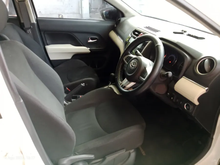 Foto Mobil Bekas Kabin Depan Daihatsu Terios 1.5 R tahun 2021