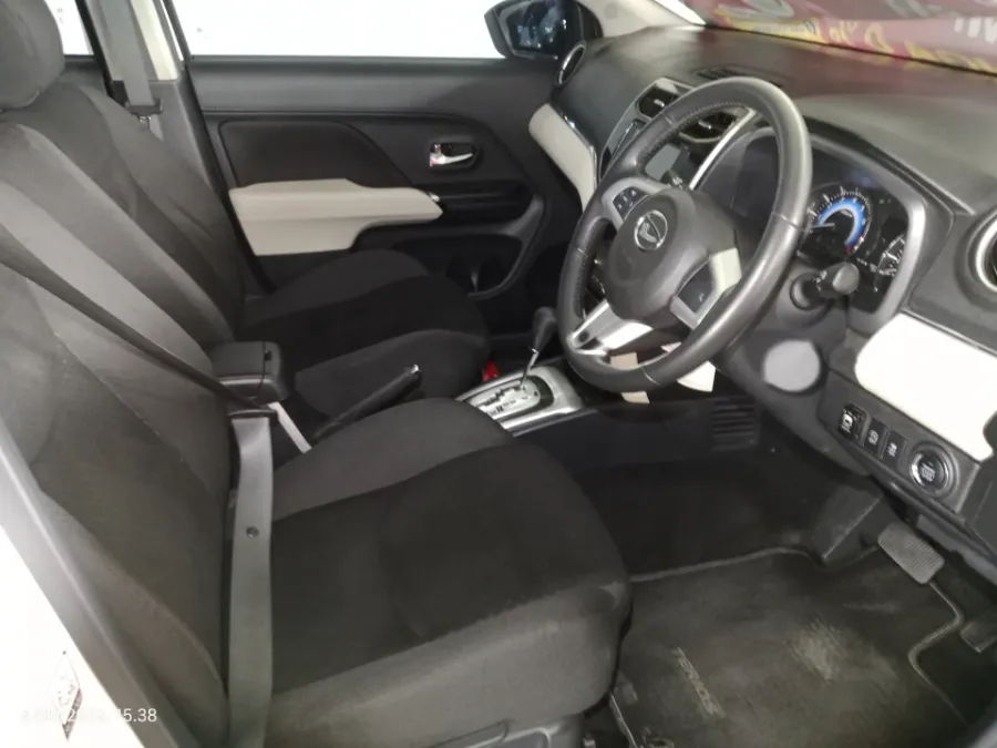 Foto Mobil Bekas Kabin Depan Daihatsu Terios 1.5 R tahun 2021