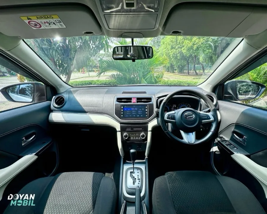 Foto Mobil Bekas Dashboard Daihatsu Terios 1.5 R tahun 2022