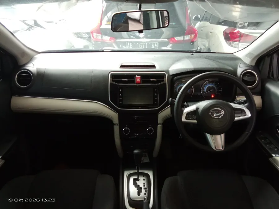 Foto Mobil Bekas Dashboard Daihatsu Terios 1.5 R tahun 2022