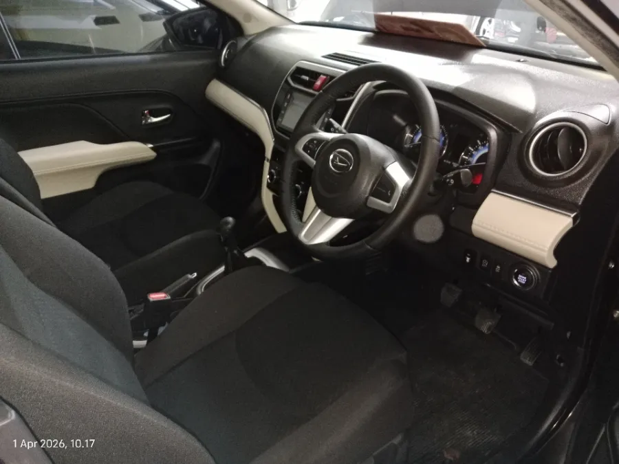 Foto Mobil Bekas Kabin Depan Daihatsu Terios 1.5 R tahun 2022
