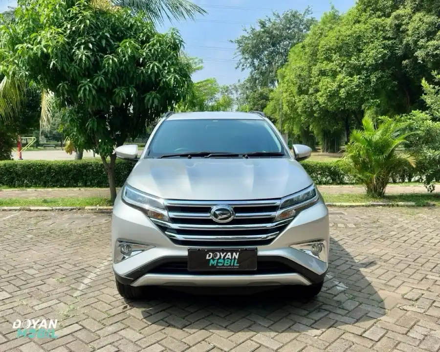 Foto Mobil Bekas Tampak Depan Daihatsu Terios 1.5 R tahun 2022
