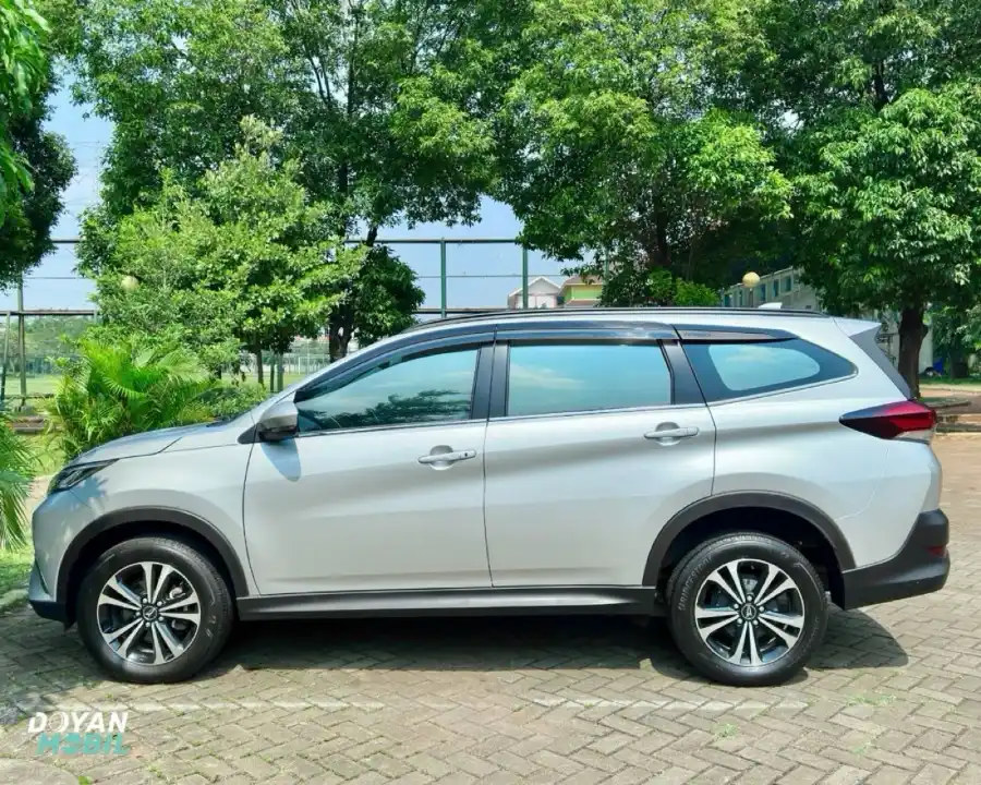 Foto Mobil Bekas Tampak Samping Daihatsu Terios 1.5 R tahun 2022