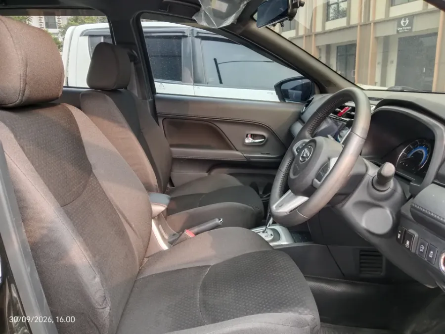 Foto Mobil Bekas Kabin Depan Daihatsu Terios 1.5 R tahun 2024