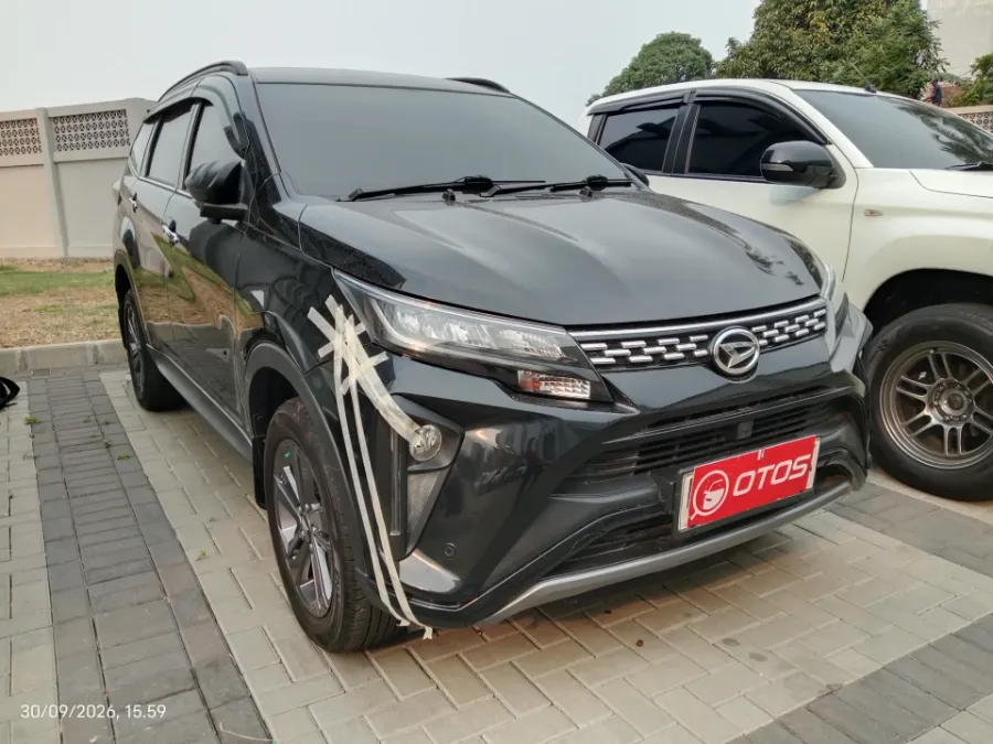 Foto Mobil Bekas Kanan Depan Daihatsu Terios 1.5 R tahun 2024