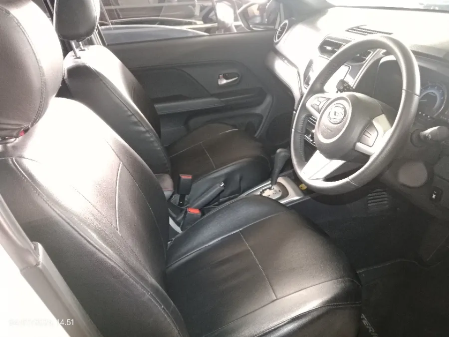 Foto Mobil Bekas Kabin Depan Daihatsu Terios 1.5 R tahun 2025