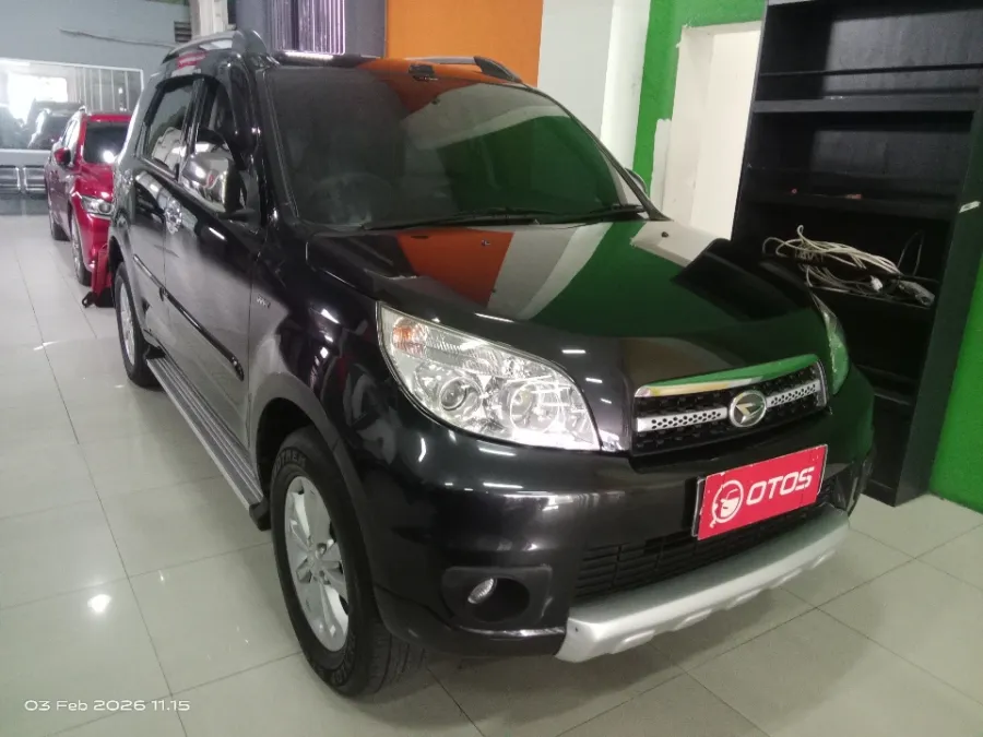 Foto Mobil Bekas Kanan Depan Daihatsu Terios 1.5 TX tahun 2011