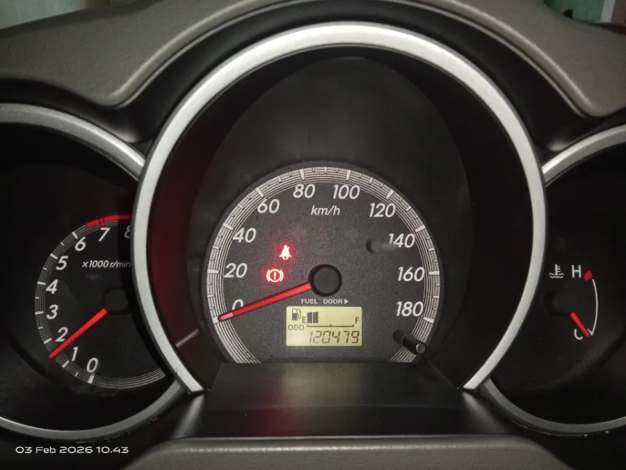 Foto Mobil Bekas Odometer Daihatsu Terios 1.5 TX tahun 2011