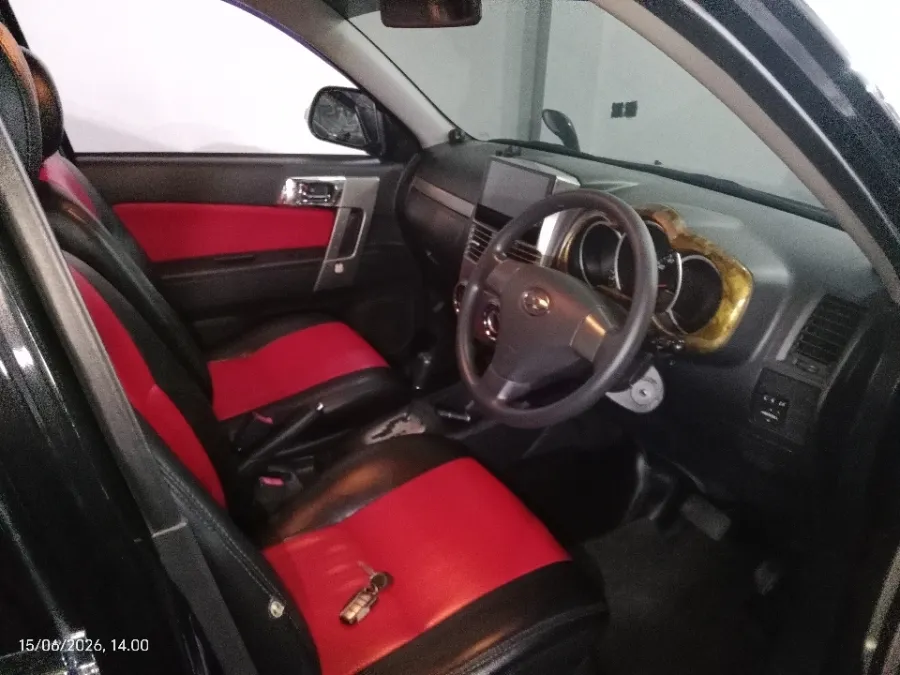 Foto Mobil Bekas Kabin Depan Daihatsu Terios 1.5 TX tahun 2014