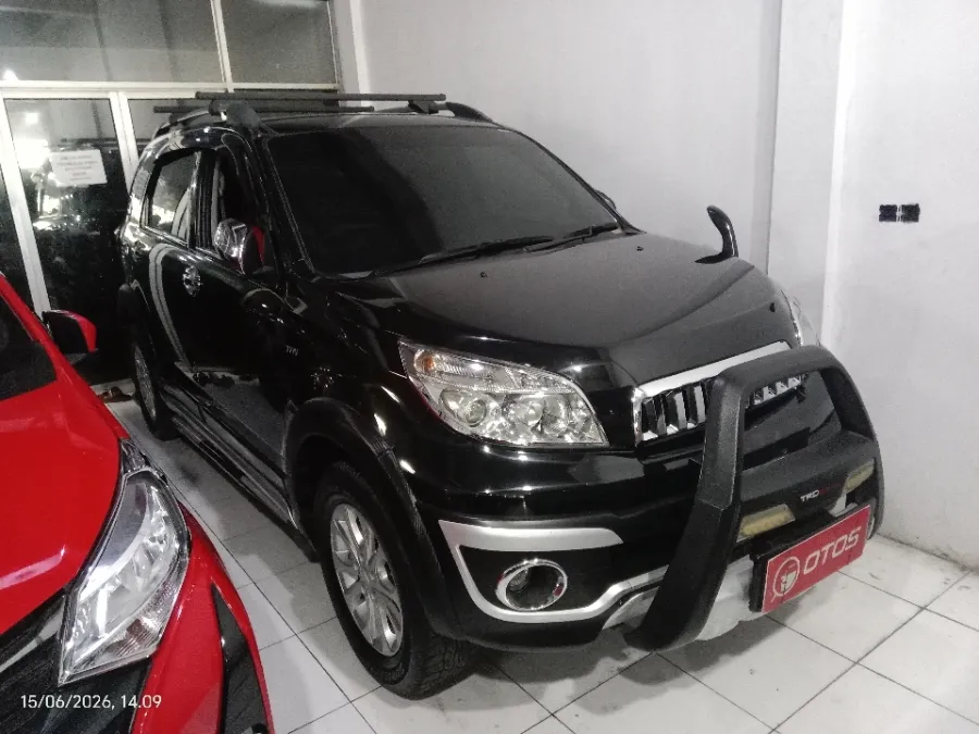 Foto Mobil Bekas Kanan Depan Daihatsu Terios 1.5 TX tahun 2014