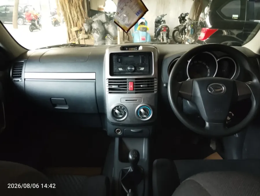 Foto Mobil Bekas Dashboard Daihatsu Terios 1.5 X tahun 2016