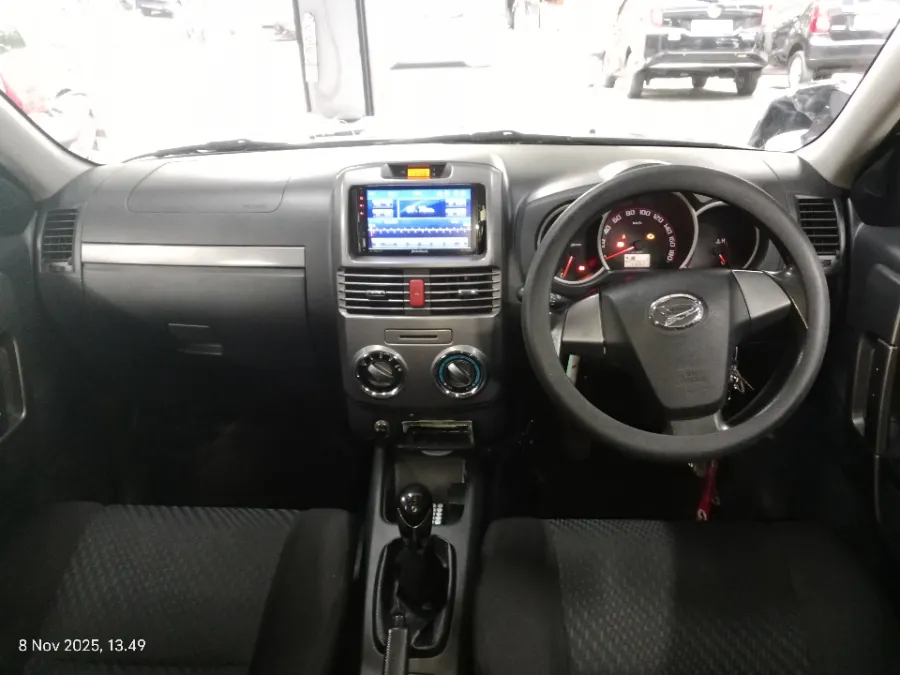 Foto Mobil Bekas Dashboard Daihatsu Terios 1.5 X tahun 2017