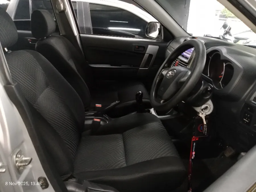 Foto Mobil Bekas Kabin Depan Daihatsu Terios 1.5 X tahun 2017