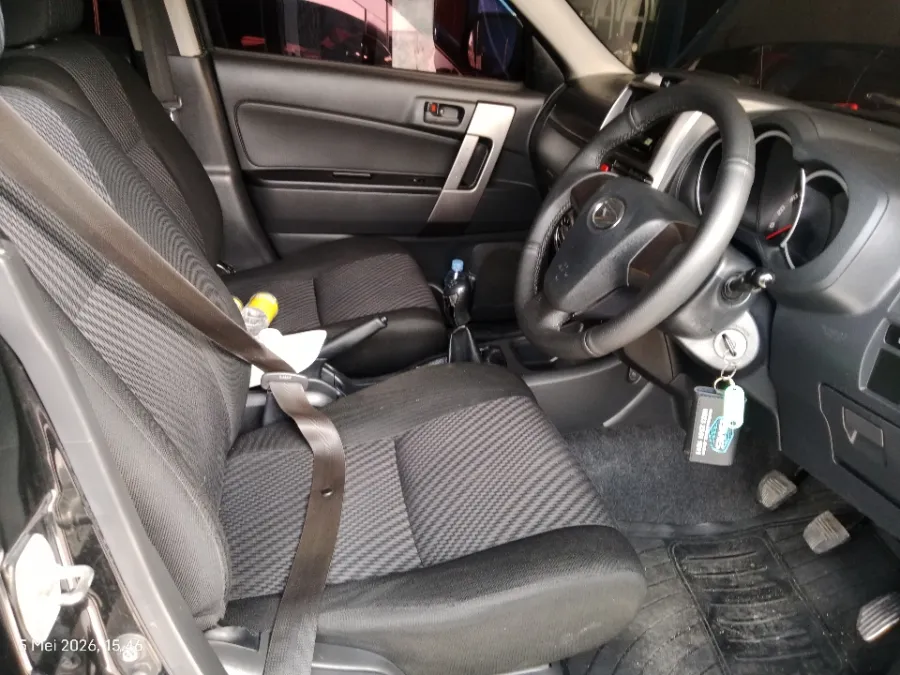 Foto Mobil Bekas Kabin Depan Daihatsu Terios 1.5 X tahun 2017