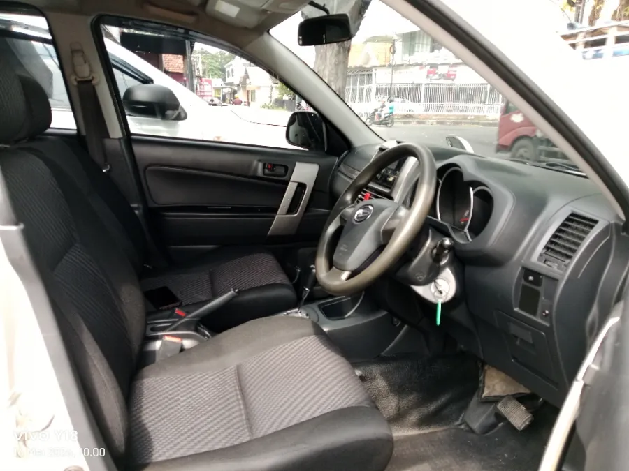 Foto Mobil Bekas Kabin Depan Daihatsu Terios 1.5 X tahun 2017