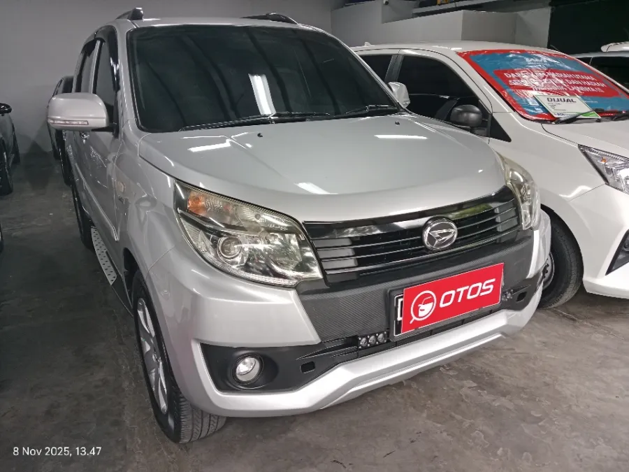 Foto Mobil Bekas Kanan Depan Daihatsu Terios 1.5 X tahun 2017