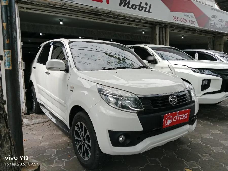 Foto Mobil Bekas Kanan Depan Daihatsu Terios 1.5 X tahun 2017