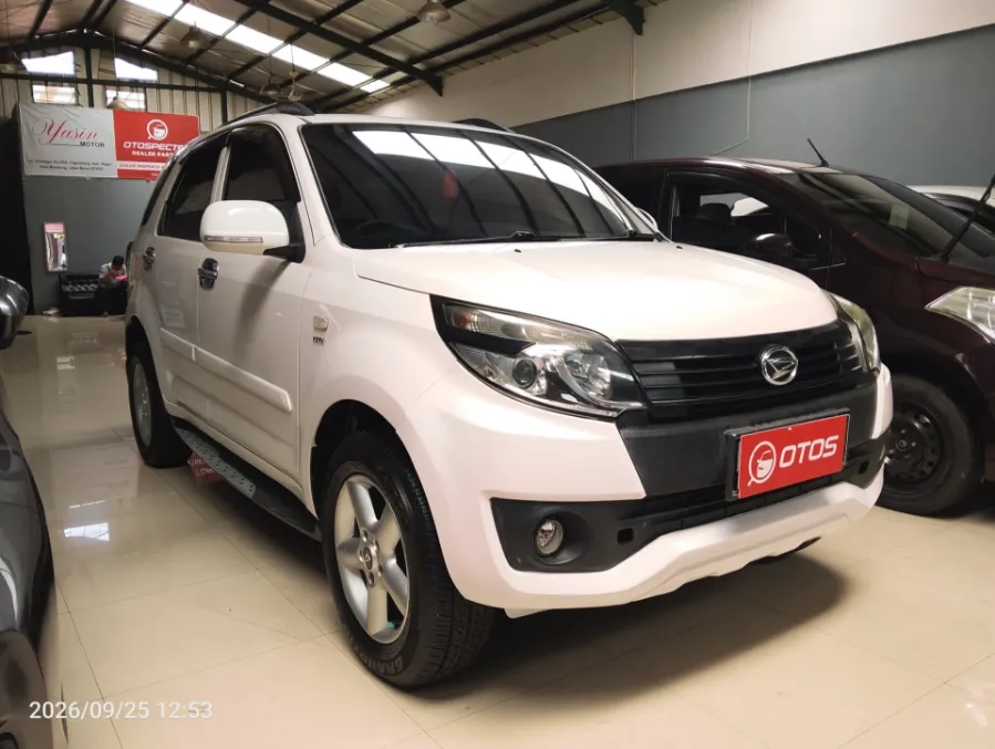 Foto Mobil Bekas Kanan Depan Daihatsu Terios 1.5 X tahun 2017