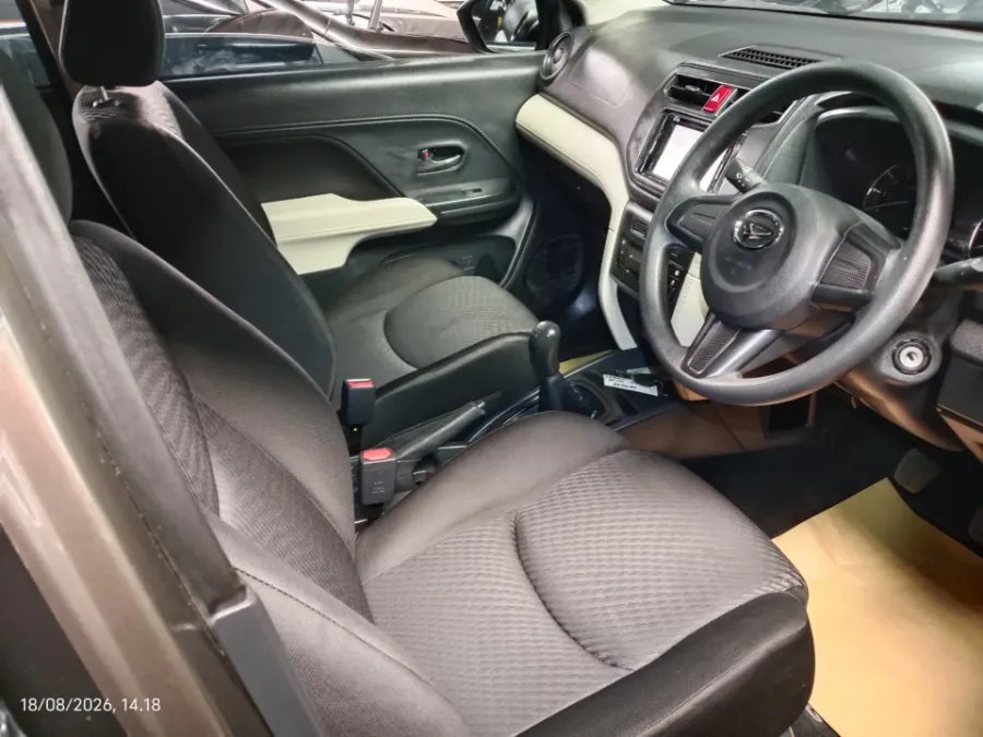 Foto Mobil Bekas Kabin Depan Daihatsu Terios 1.5 X tahun 2020
