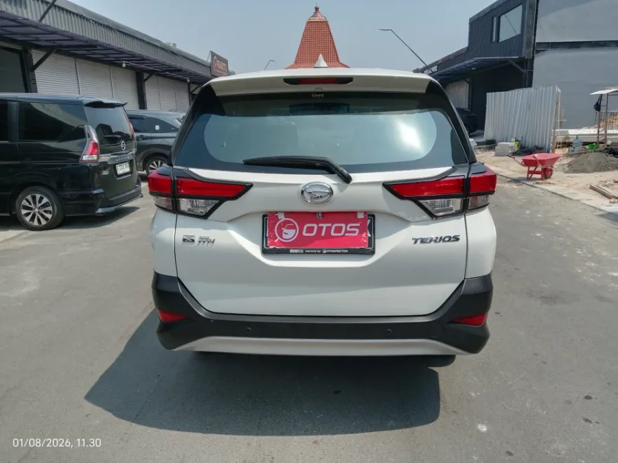 Foto Mobil Bekas Tampak Belakang Daihatsu Terios 1.5 X tahun 2021