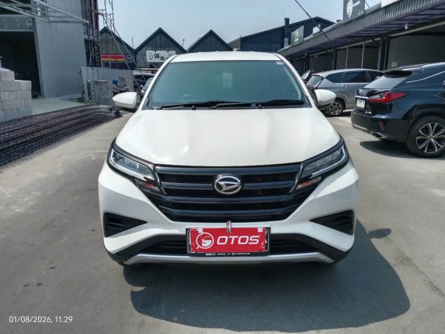 Foto Mobil Bekas Tampak Depan Daihatsu Terios 1.5 X tahun 2021
