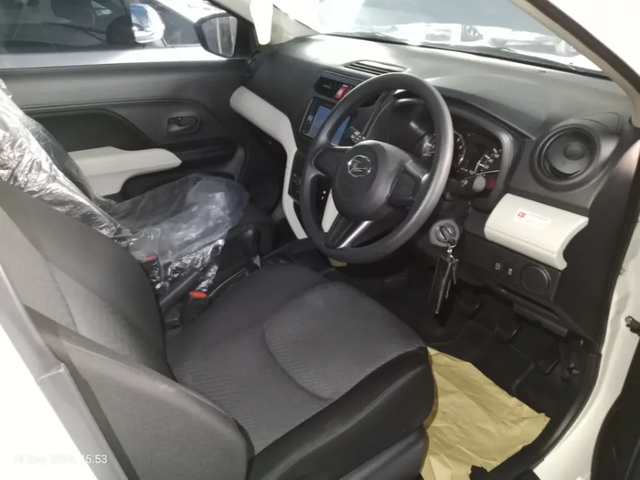 Foto Mobil Bekas Kabin Depan Daihatsu Terios 1.5 X tahun 2022