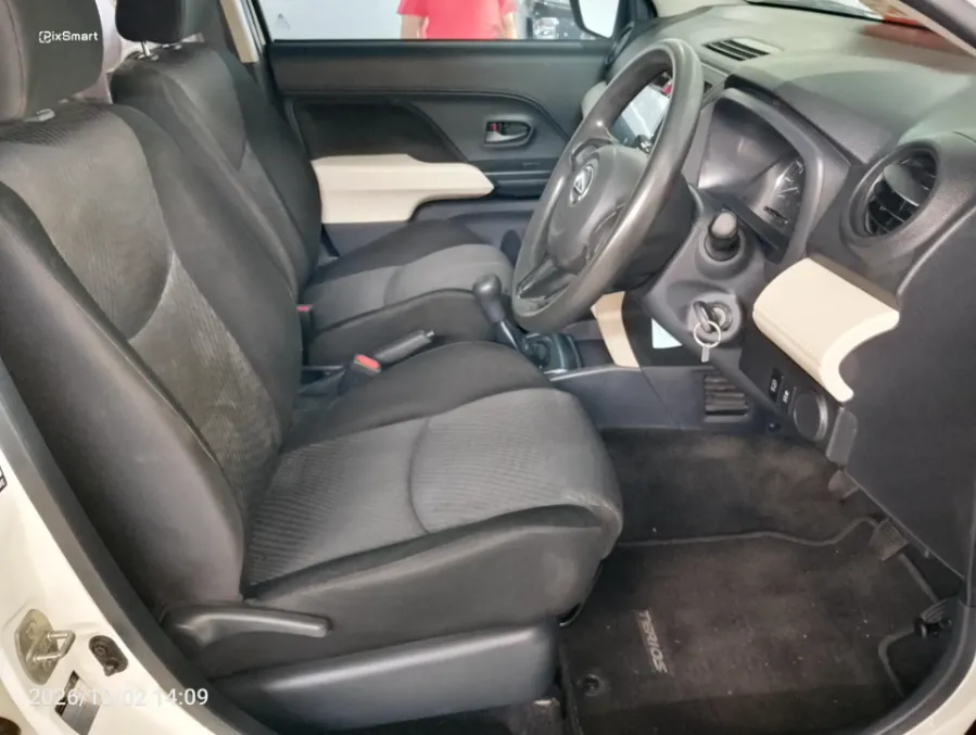 Foto Mobil Bekas Kabin Depan Daihatsu Terios 1.5 X tahun 2022