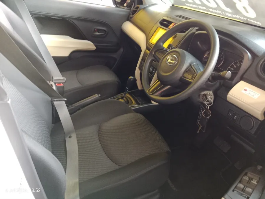 Foto Mobil Bekas Kabin Depan Daihatsu Terios 1.5 X tahun 2023
