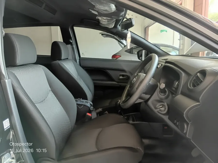 Foto Mobil Bekas Kabin Depan Daihatsu Terios 1.5 X tahun 2023