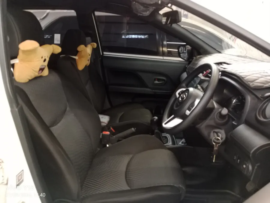 Foto Mobil Bekas Kabin Depan Daihatsu Terios 1.5 X tahun 2023